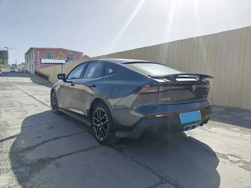 2024 ChangAn UNI-V iDD 1.5L 110HP L4 E-CVT PHEV 18.99KWH,autocango,china used car exporter,china ev exporter,chinese used car exporter,chinese used ev exporter