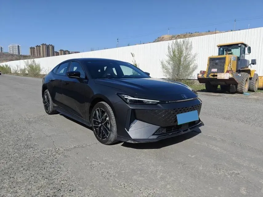 2024 ChangAn UNI-V iDD 1.5L 110HP L4 E-CVT PHEV 18.99KWH,autocango,china used car exporter,china ev exporter,chinese used car exporter,chinese used ev exporter