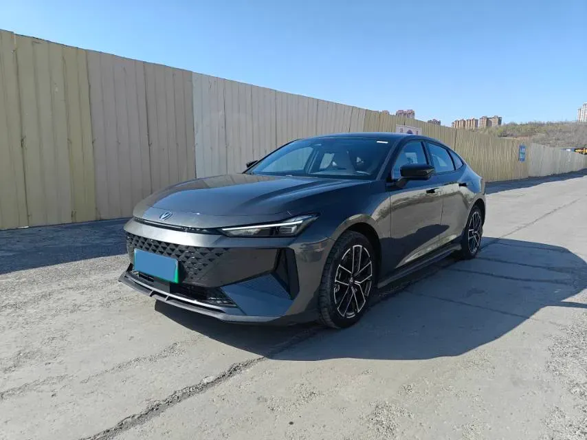 2024 ChangAn UNI-V iDD 1.5L 110HP L4 E-CVT PHEV 18.99KWH,autocango,china used car exporter,china ev exporter,chinese used car exporter,chinese used ev exporter