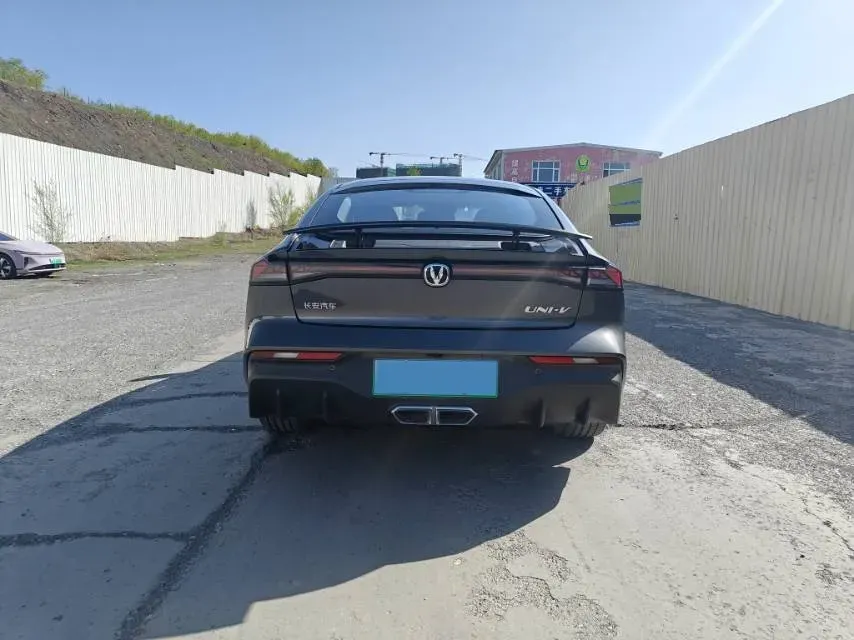 2024 ChangAn UNI-V iDD 1.5L 110HP L4 E-CVT PHEV 18.99KWH,autocango,china used car exporter,china ev exporter,chinese used car exporter,chinese used ev exporter