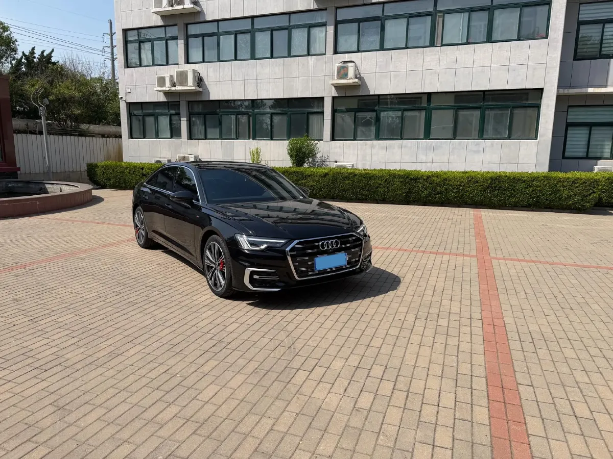 2025 Audi A6L 2.0T 245HP L4 7DCT,autocango,china used car exporter,china ev exporter,chinese used car exporter,chinese used ev exporter