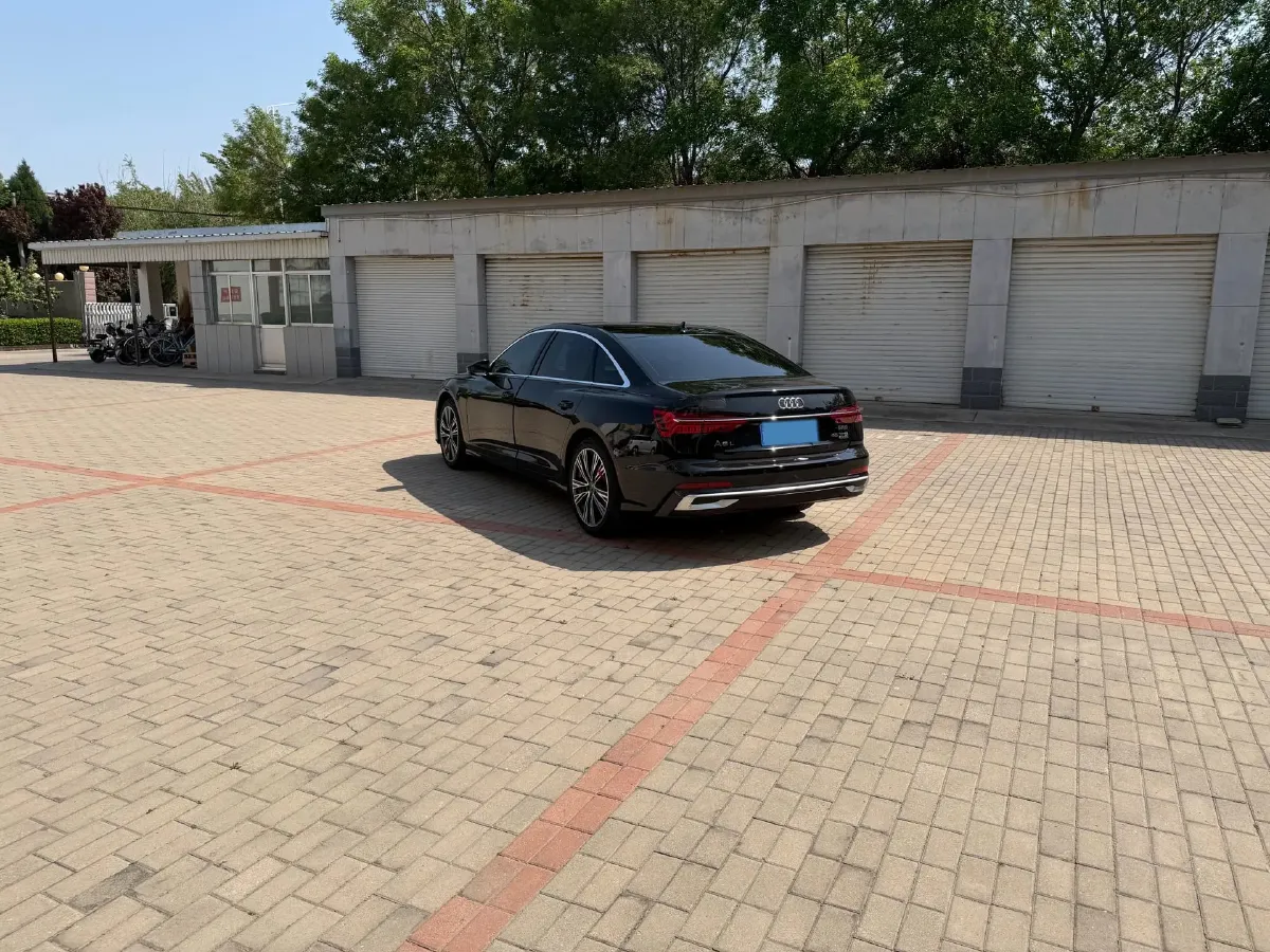 2025 Audi A6L 2.0T 245HP L4 7DCT,autocango,china used car exporter,china ev exporter,chinese used car exporter,chinese used ev exporter