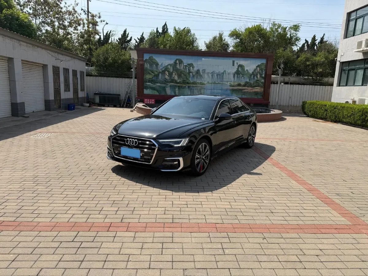 2025 Audi A6L 2.0T 245HP L4 7DCT,autocango,china used car exporter,china ev exporter,chinese used car exporter,chinese used ev exporter