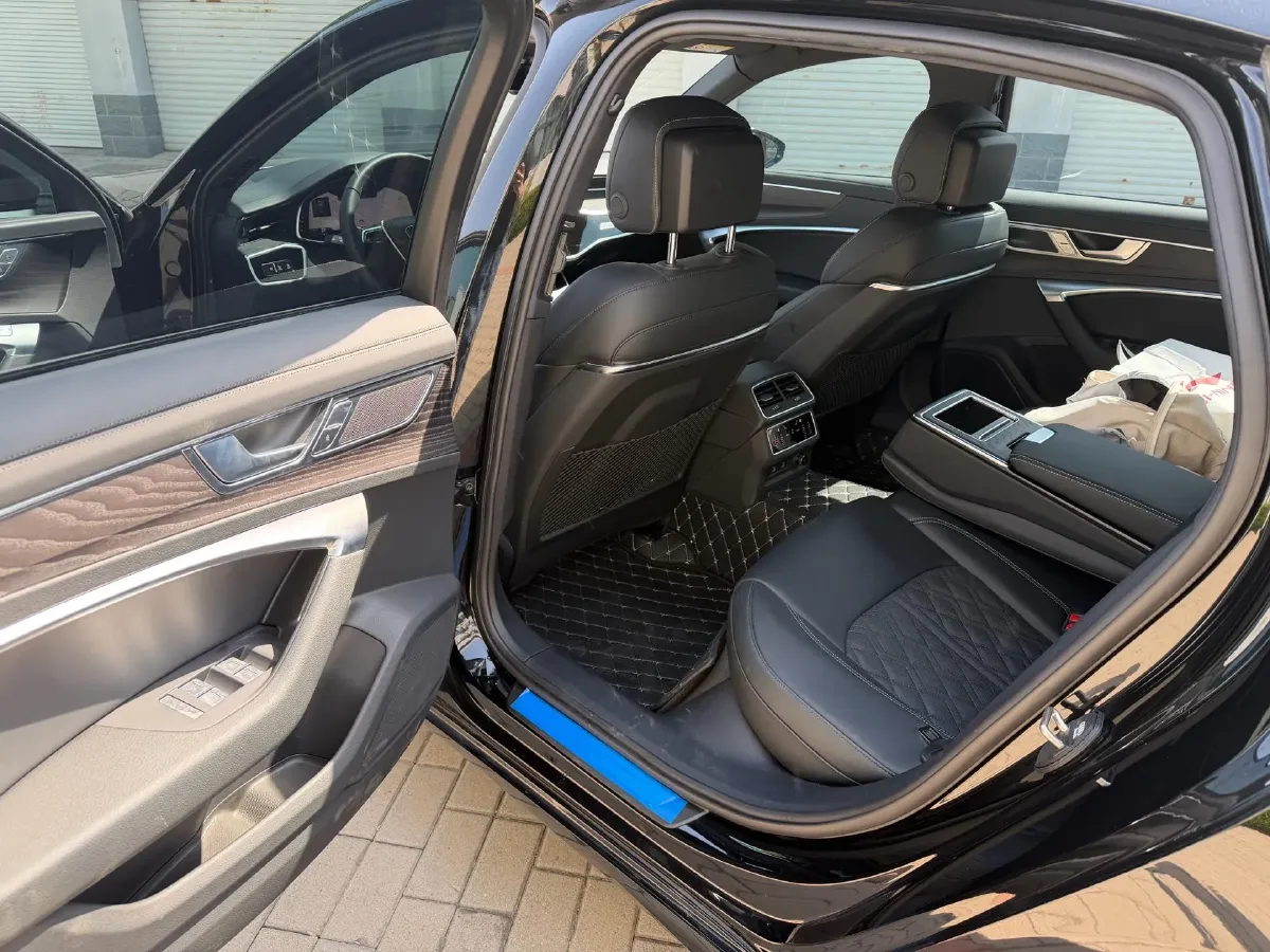 2025 Audi A6L 2.0T 245HP L4 7DCT,autocango,china used car exporter,china ev exporter,chinese used car exporter,chinese used ev exporter