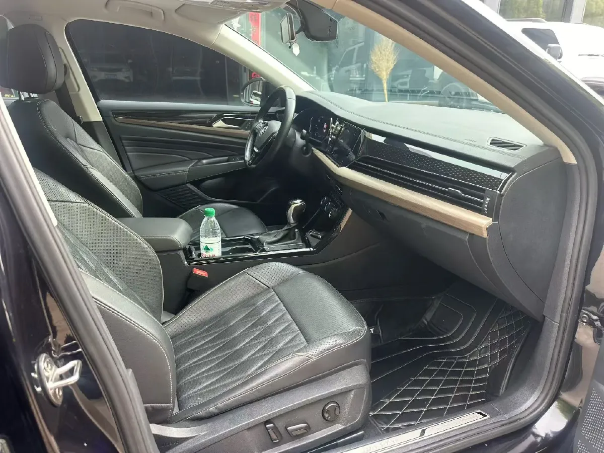 2019 Volvo V40 1.5T 152HP L4 6AT,autocango,china used car exporter,china ev exporter,chinese used car exporter,chinese used ev exporter