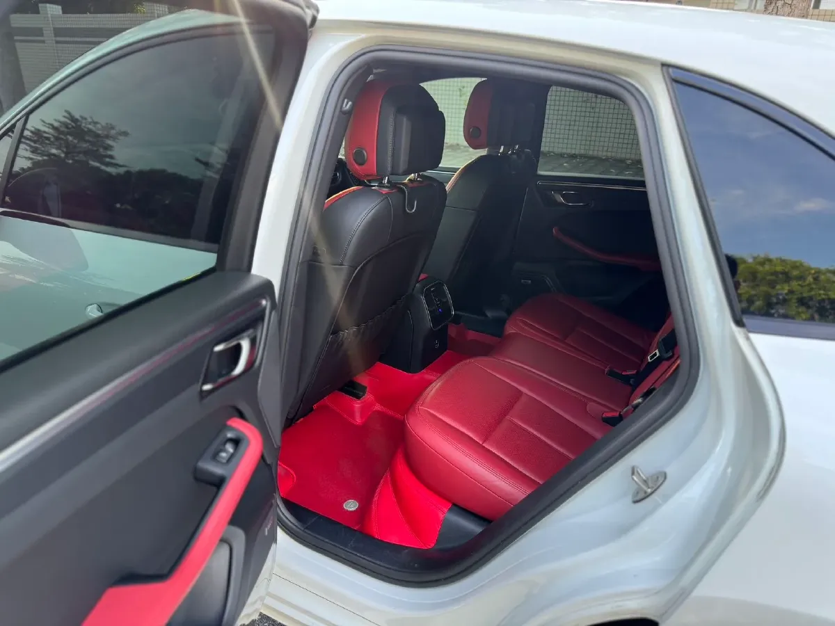 2021 Porsche Macan 2.0T 252HP L4 7DCT,autocango,china used car exporter,china ev exporter,chinese used car exporter,chinese used ev exporter