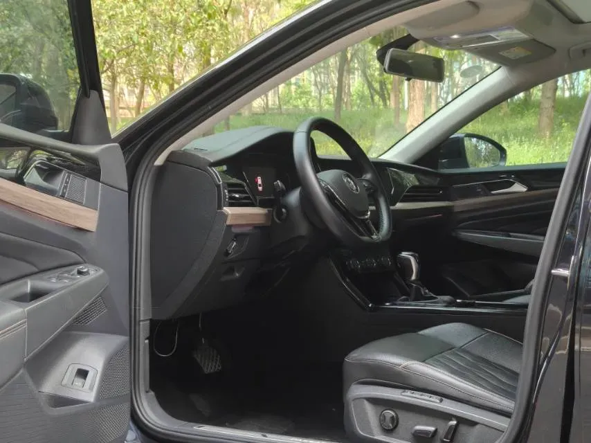 2019 Volkswagen Passat 2.0T 186HP L4 7DCT,autocango,china used car exporter,china ev exporter,chinese used car exporter,chinese used ev exporter