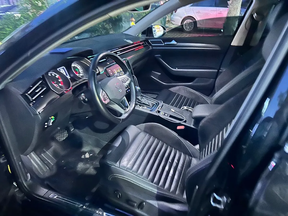 2020 Volkswagen Magotan 2.0T 186HP L4 7DCT,autocango,china used car exporter,china ev exporter,chinese used car exporter,chinese used ev exporter