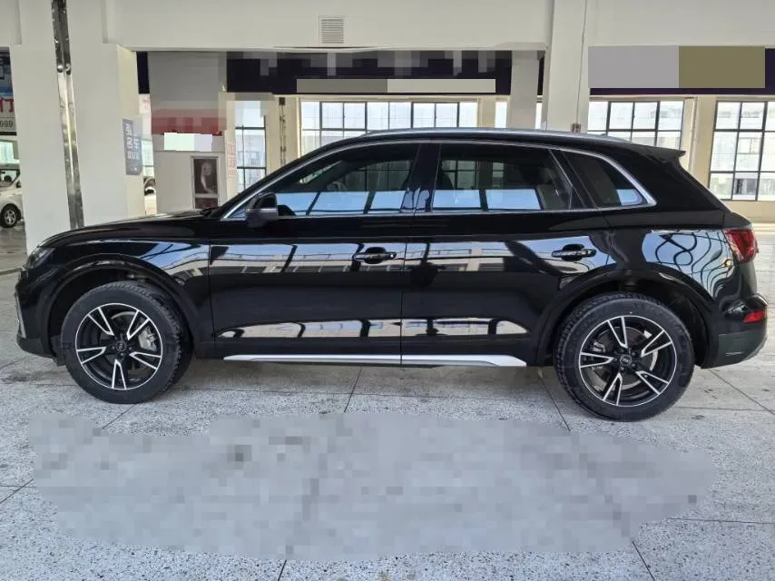 2022 Audi Q5L 2.0T 190HP L4 7DCT,autocango,china used car exporter,china ev exporter,chinese used car exporter,chinese used ev exporter