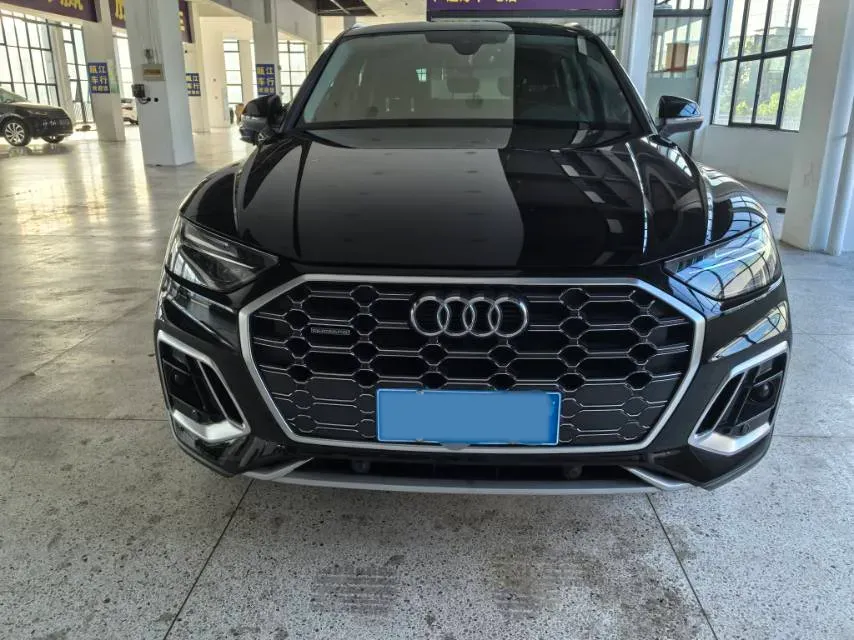 2022 Audi Q5L 2.0T 190HP L4 7DCT,autocango,china used car exporter,china ev exporter,chinese used car exporter,chinese used ev exporter