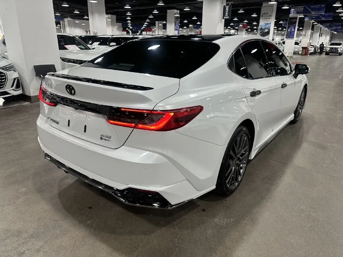 2025 Toyota Camry 2.5L 185HP L4 E-CVT Hybrid,autocango,china used car exporter,china ev exporter,chinese used car exporter,chinese used ev exporter