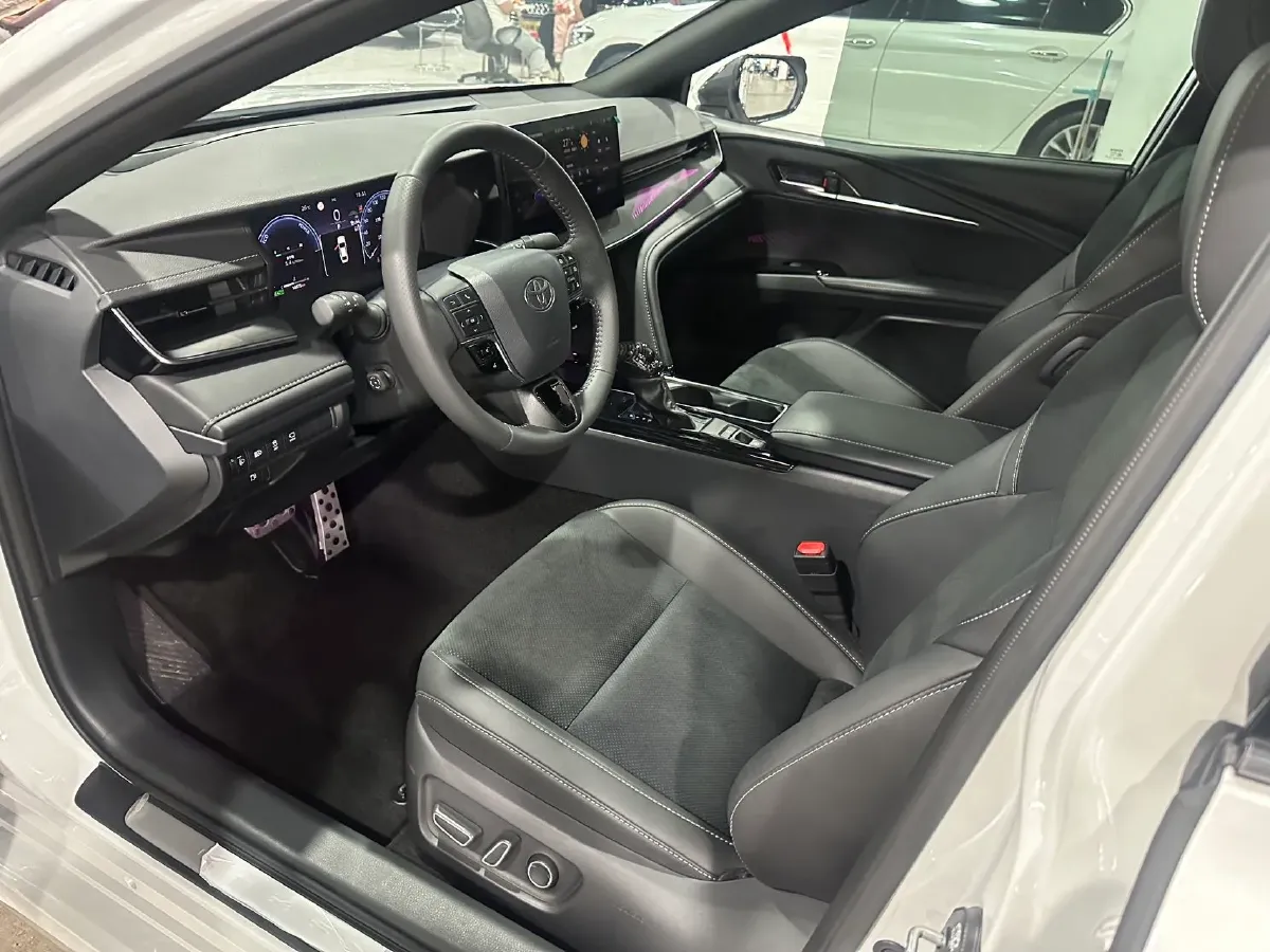 2025 Toyota Camry 2.5L 185HP L4 E-CVT Hybrid,autocango,china used car exporter,china ev exporter,chinese used car exporter,chinese used ev exporter