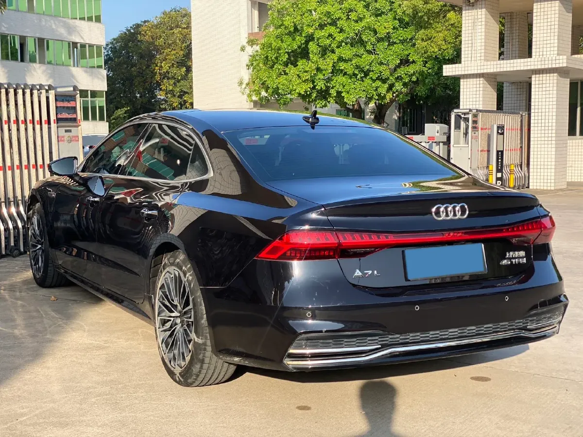2024 Audi A7L 2.0T 245HP L4 7DCT,autocango,china used car exporter,china ev exporter,chinese used car exporter,chinese used ev exporter