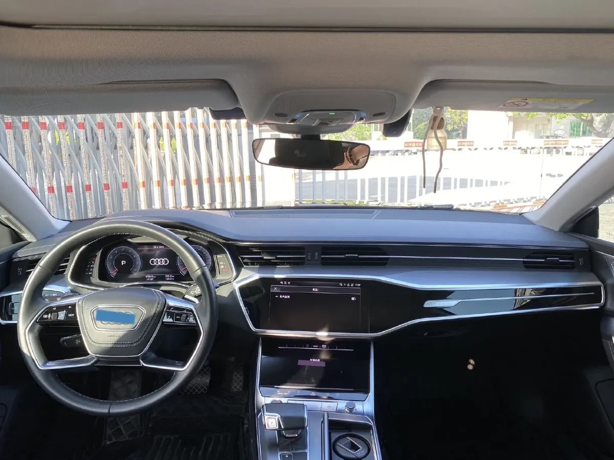 2024 Audi A7L 2.0T 245HP L4 7DCT,autocango,china used car exporter,china ev exporter,chinese used car exporter,chinese used ev exporter