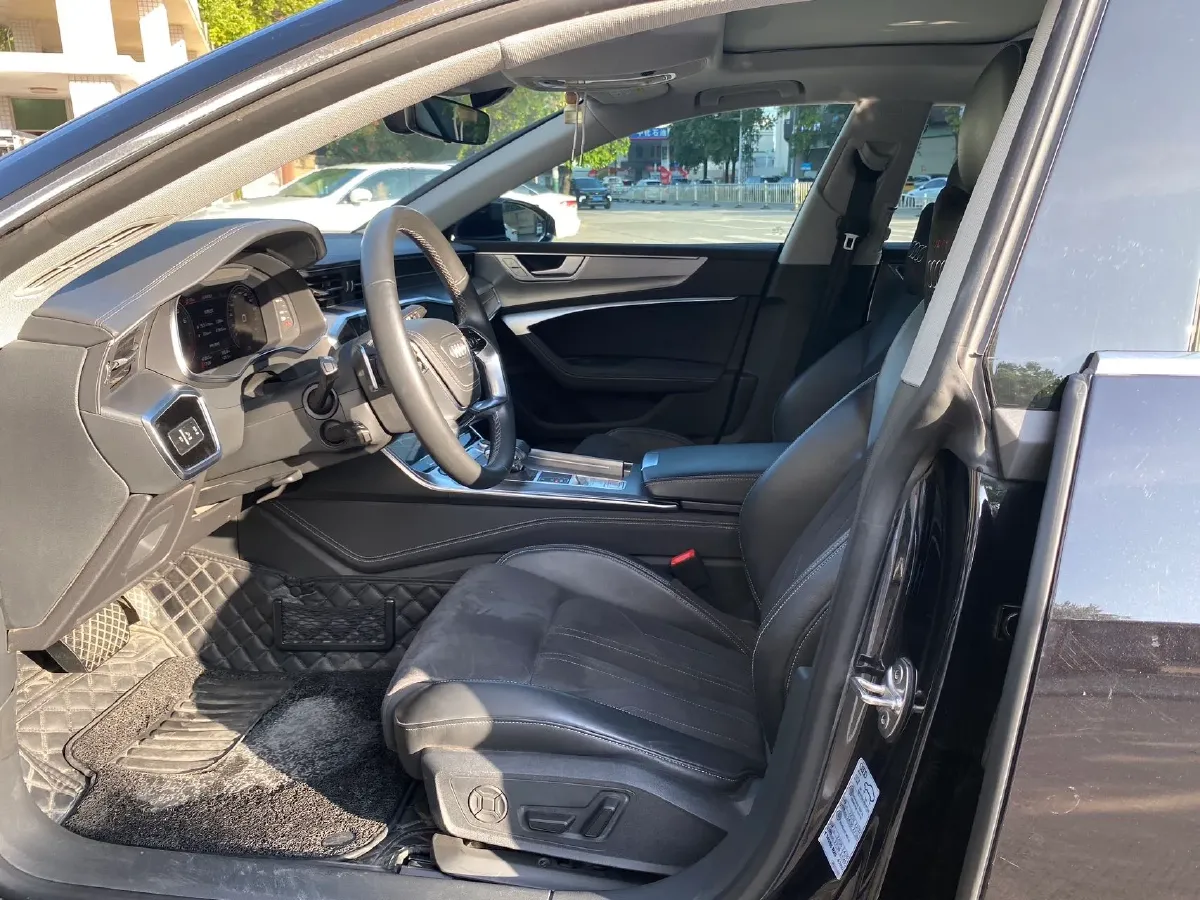 2024 Audi A7L 2.0T 245HP L4 7DCT,autocango,china used car exporter,china ev exporter,chinese used car exporter,chinese used ev exporter