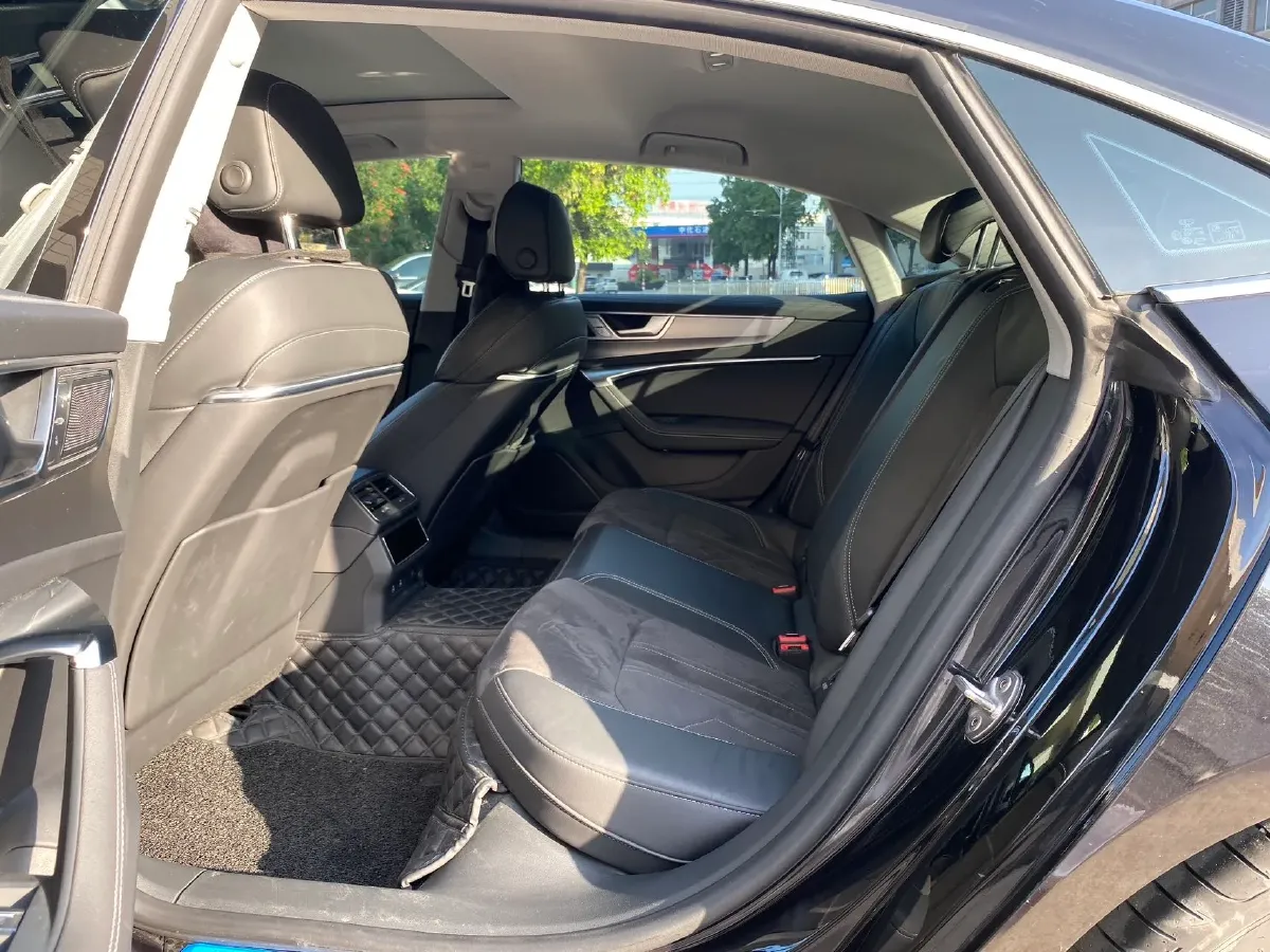 2024 Audi A7L 2.0T 245HP L4 7DCT,autocango,china used car exporter,china ev exporter,chinese used car exporter,chinese used ev exporter