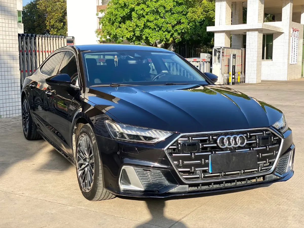 2024 Audi A7L 2.0T 245HP L4 7DCT,autocango,china used car exporter,china ev exporter,chinese used car exporter,chinese used ev exporter