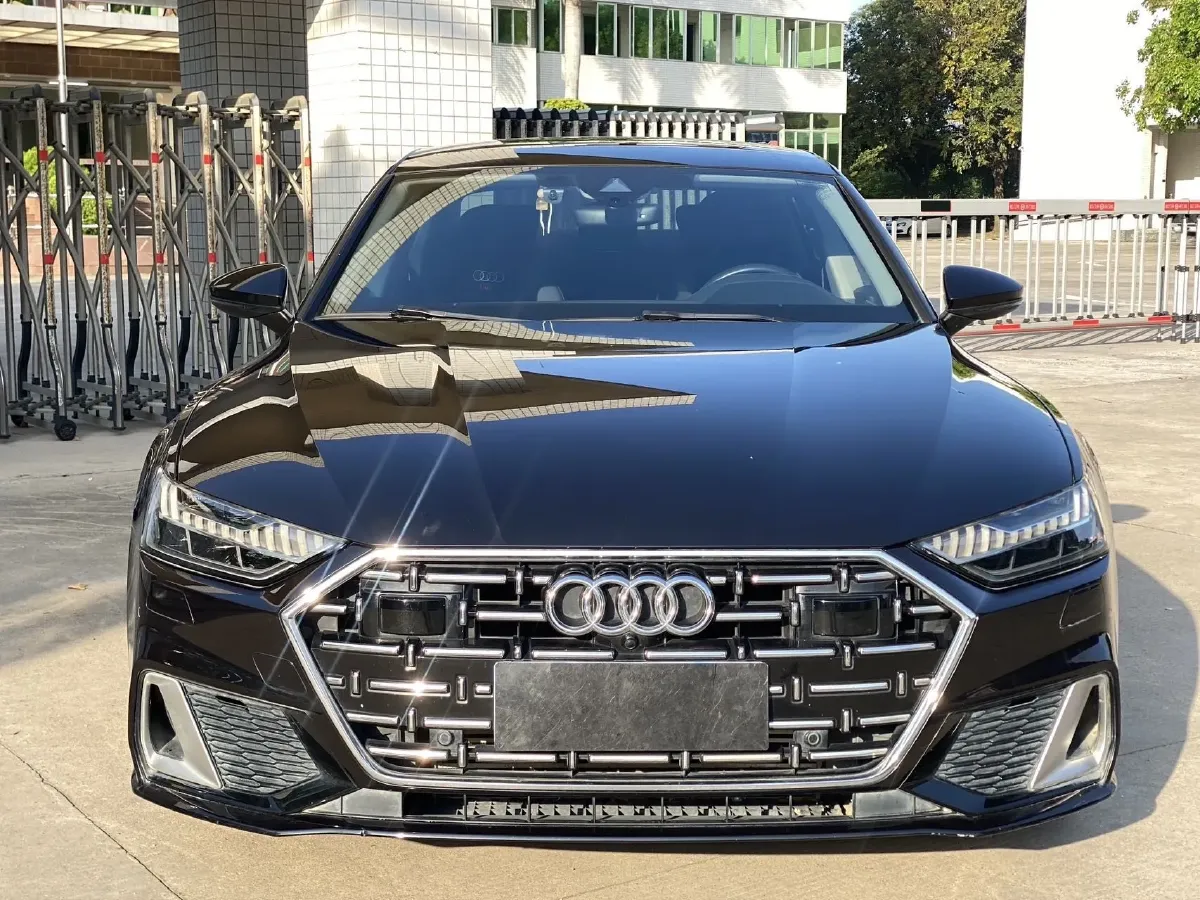 2024 Audi A7L 2.0T 245HP L4 7DCT,autocango,china used car exporter,china ev exporter,chinese used car exporter,chinese used ev exporter