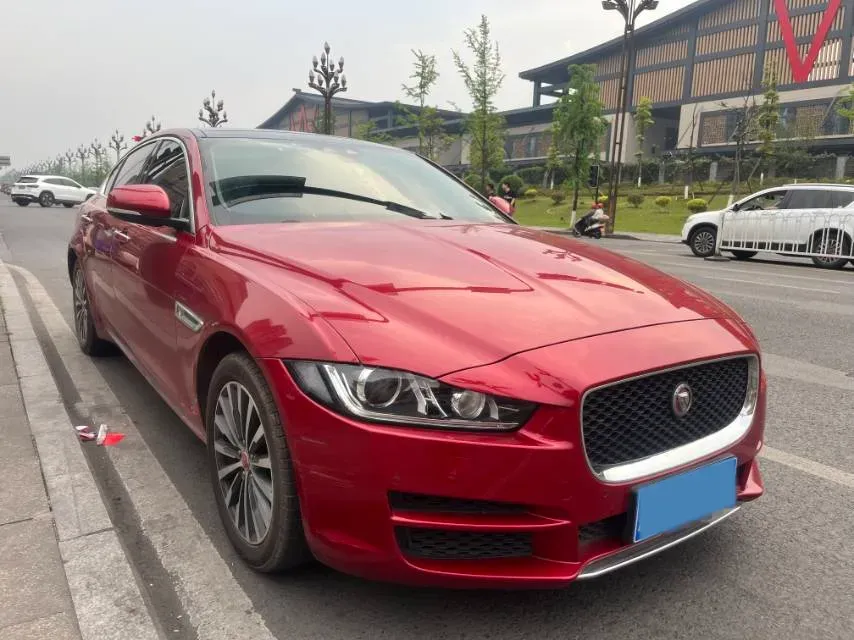 2019 Jeep Cherokee 2.0T 265HP L4 9AT,autocango,china used car exporter,china ev exporter,chinese used car exporter,chinese used ev exporter