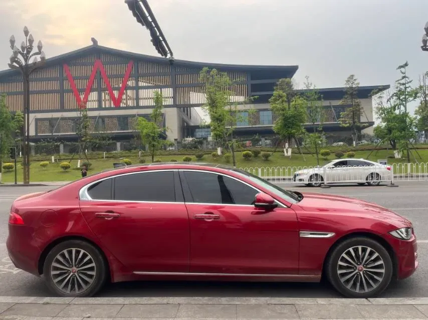 2019 Jeep Cherokee 2.0T 265HP L4 9AT,autocango,china used car exporter,china ev exporter,chinese used car exporter,chinese used ev exporter