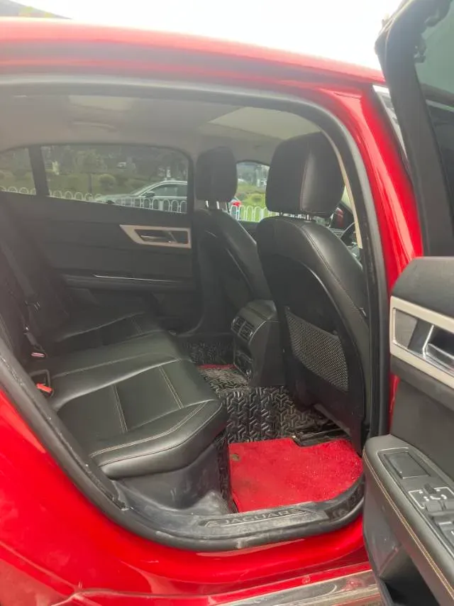 2019 Jeep Cherokee 2.0T 265HP L4 9AT,autocango,china used car exporter,china ev exporter,chinese used car exporter,chinese used ev exporter