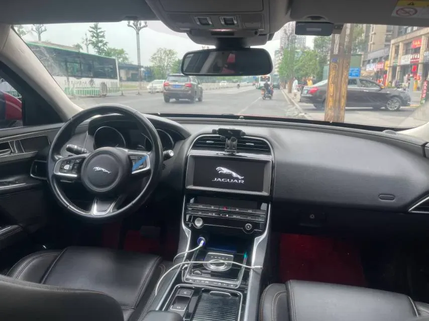 2019 Jeep Cherokee 2.0T 265HP L4 9AT,autocango,china used car exporter,china ev exporter,chinese used car exporter,chinese used ev exporter