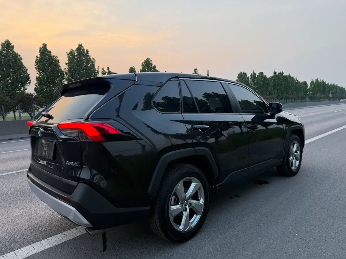 2021 Toyota RAV4 2.0L 171HP L4 CVT,autocango,china used car exporter,china ev exporter,chinese used car exporter,chinese used ev exporter