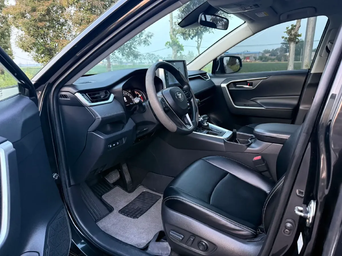 2021 Toyota RAV4 2.0L 171HP L4 CVT,autocango,china used car exporter,china ev exporter,chinese used car exporter,chinese used ev exporter