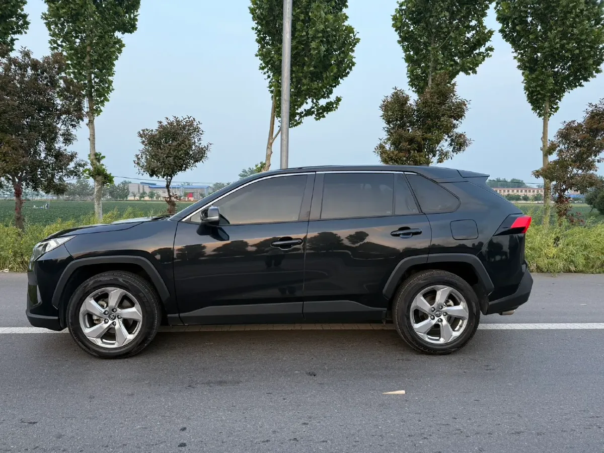 2021 Toyota RAV4 2.0L 171HP L4 CVT,autocango,china used car exporter,china ev exporter,chinese used car exporter,chinese used ev exporter