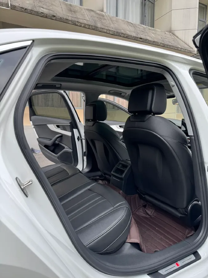 2023 Audi A4L 2.0T 190HP L4 7DCT,autocango,china used car exporter,china ev exporter,chinese used car exporter,chinese used ev exporter