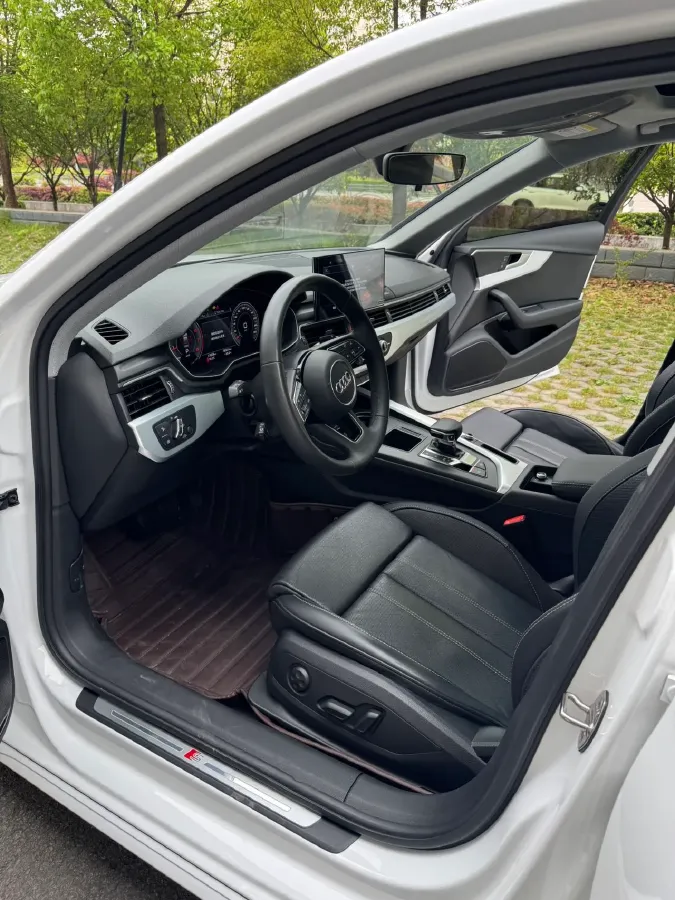 2023 Audi A4L 2.0T 190HP L4 7DCT,autocango,china used car exporter,china ev exporter,chinese used car exporter,chinese used ev exporter