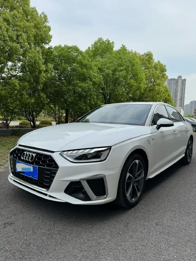 2023 Audi A4L 2.0T 190HP L4 7DCT,autocango,china used car exporter,china ev exporter,chinese used car exporter,chinese used ev exporter