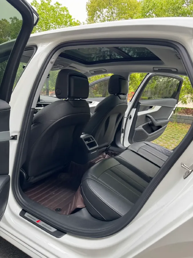 2023 Audi A4L 2.0T 190HP L4 7DCT,autocango,china used car exporter,china ev exporter,chinese used car exporter,chinese used ev exporter