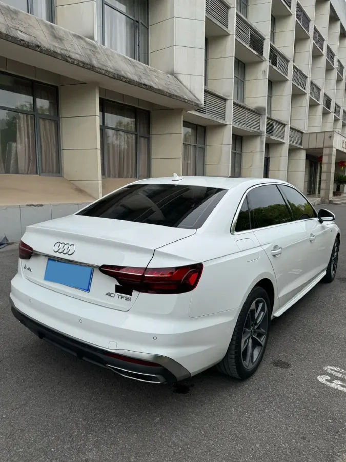 2023 Audi A4L 2.0T 190HP L4 7DCT,autocango,china used car exporter,china ev exporter,chinese used car exporter,chinese used ev exporter