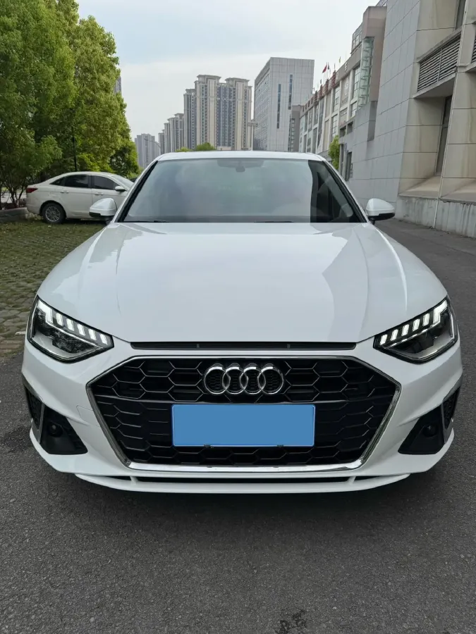 2023 Audi A4L 2.0T 190HP L4 7DCT,autocango,china used car exporter,china ev exporter,chinese used car exporter,chinese used ev exporter