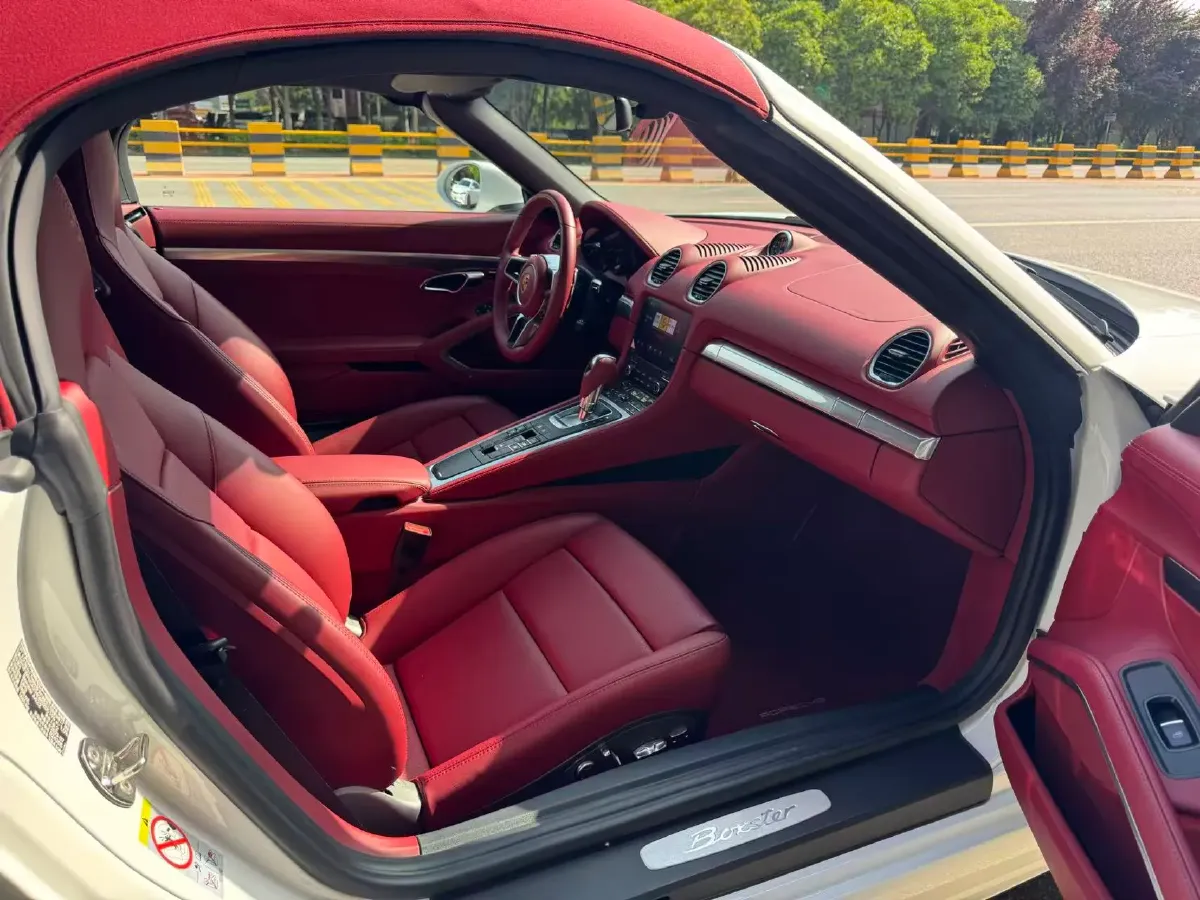 2022 Porsche 718 2.0T 250HP H4 7DCT,autocango,china used car exporter,china ev exporter,chinese used car exporter,chinese used ev exporter