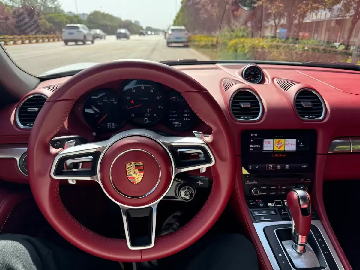 2022 Porsche 718 2.0T 250HP H4 7DCT,autocango,china used car exporter,china ev exporter,chinese used car exporter,chinese used ev exporter