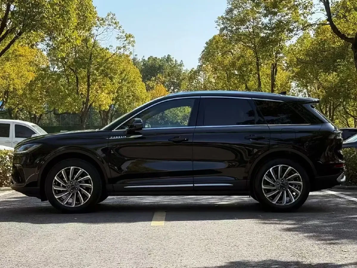 2024 Lincoln Corsair 2.0T 261HP L4 8AT,autocango,china used car exporter,china ev exporter,chinese used car exporter,chinese used ev exporter