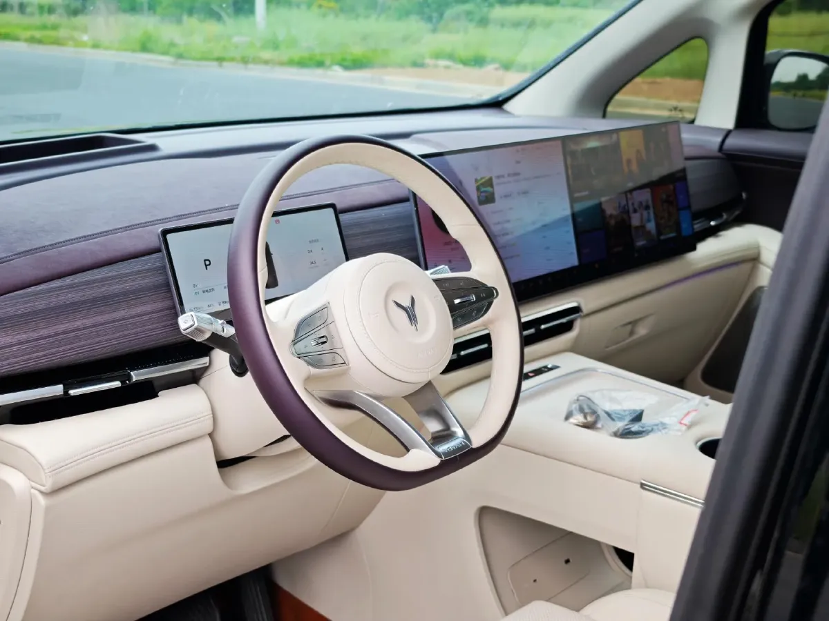 2026 Voyah Dream 1.5T 150HP L4 PHEV,autocango,china used car exporter,china ev exporter,chinese used car exporter,chinese used ev exporter