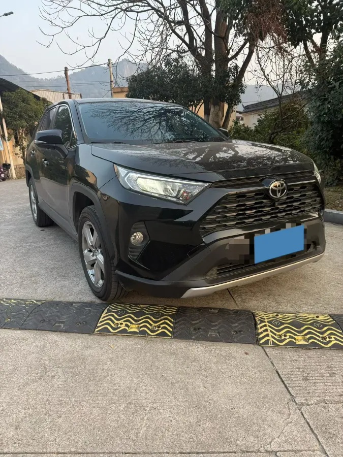 2021 Toyota RAV4 2.0L 171HP L4 CVT,autocango,china used car exporter,china ev exporter,chinese used car exporter,chinese used ev exporter