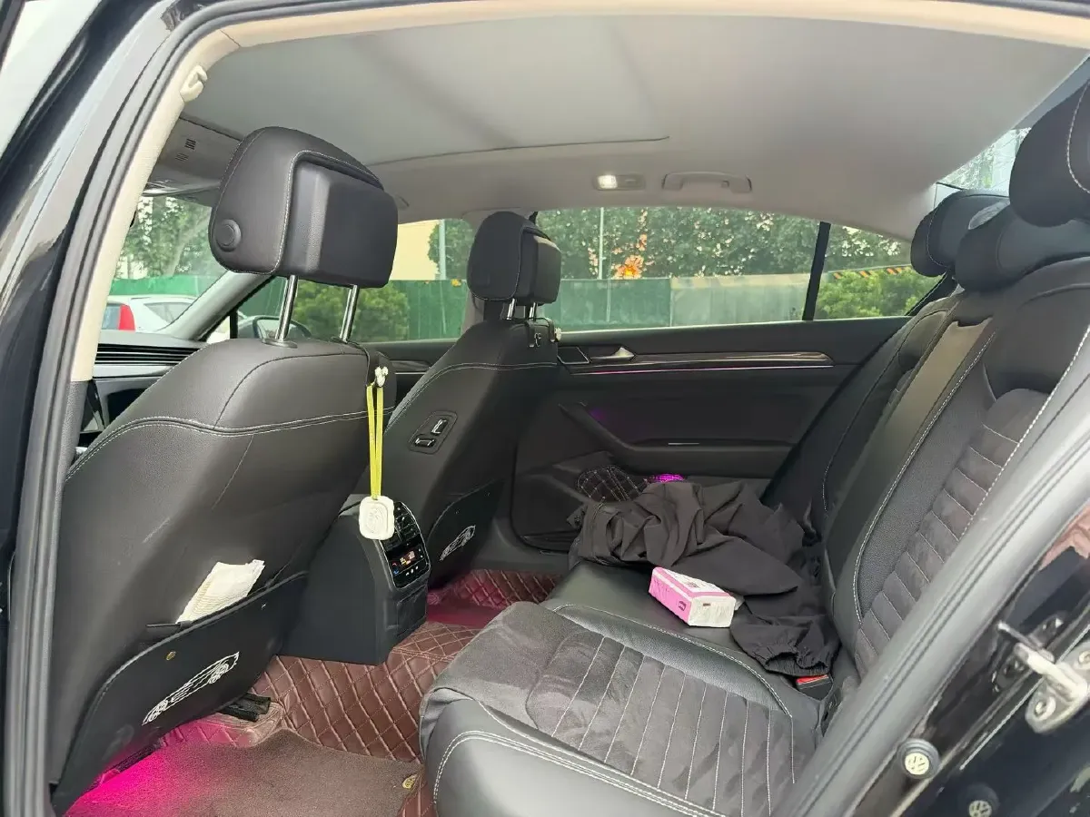 2020 Volkswagen Magotan 2.0T 186HP L4 7DCT,autocango,china used car exporter,china ev exporter,chinese used car exporter,chinese used ev exporter