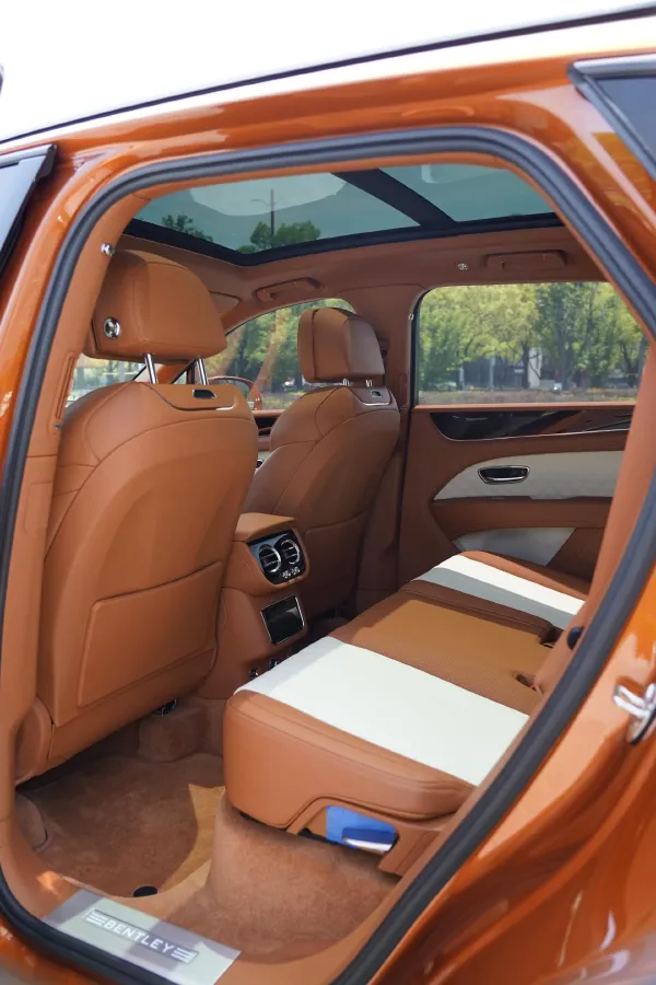 2022 Bentley Bentayga 4.0T 550HP V8 8AT,autocango,china used car exporter,china ev exporter,chinese used car exporter,chinese used ev exporter