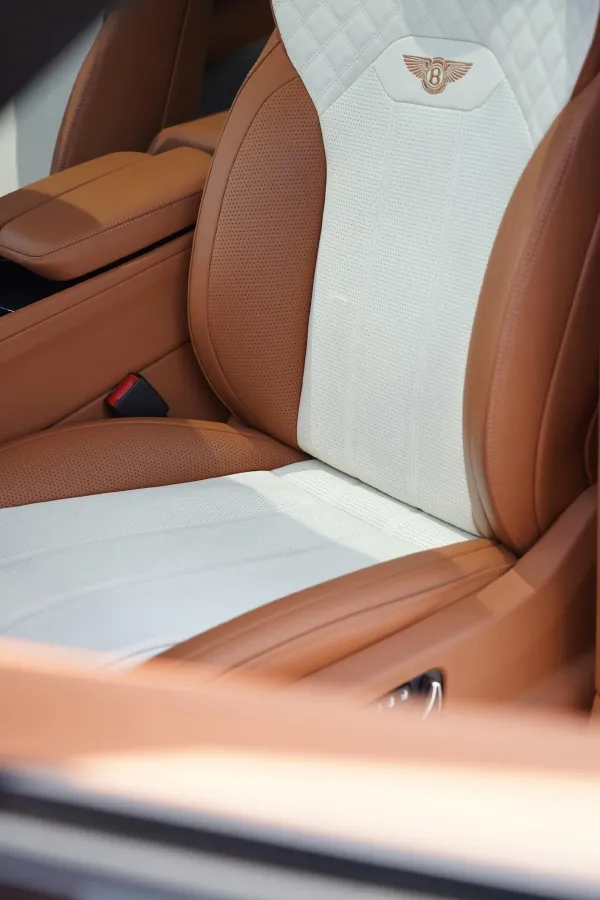 2022 Bentley Bentayga 4.0T 550HP V8 8AT,autocango,china used car exporter,china ev exporter,chinese used car exporter,chinese used ev exporter