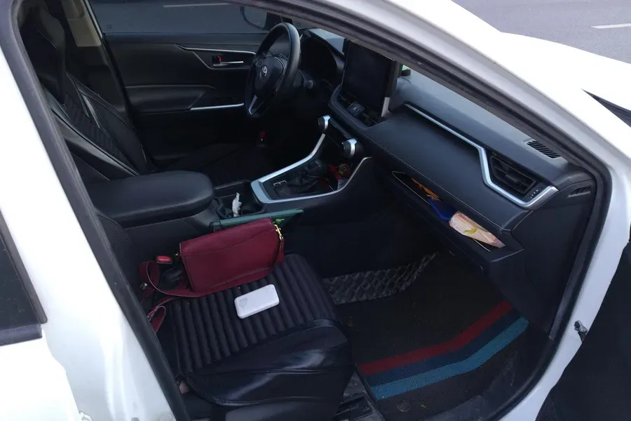 2021 Toyota RAV4 2.0L 171HP L4 CVT,autocango,china used car exporter,china ev exporter,chinese used car exporter,chinese used ev exporter