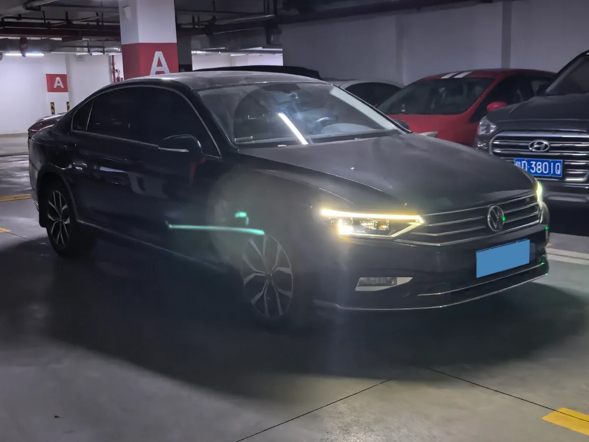 2020 Volkswagen Magotan 2.0T 186HP L4 7DCT,autocango,china used car exporter,china ev exporter,chinese used car exporter,chinese used ev exporter