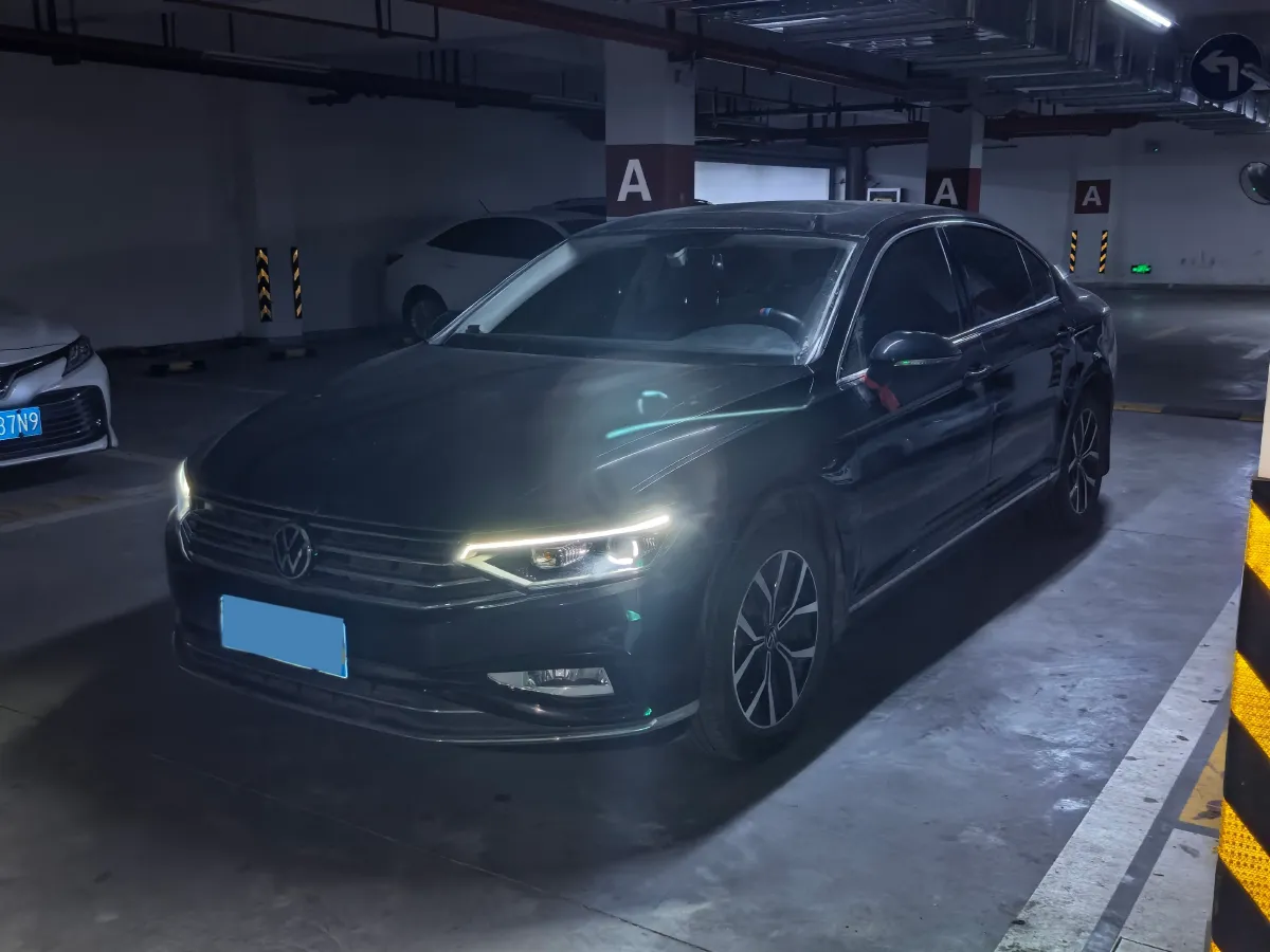 2020 Volkswagen Magotan 2.0T 186HP L4 7DCT,autocango,china used car exporter,china ev exporter,chinese used car exporter,chinese used ev exporter