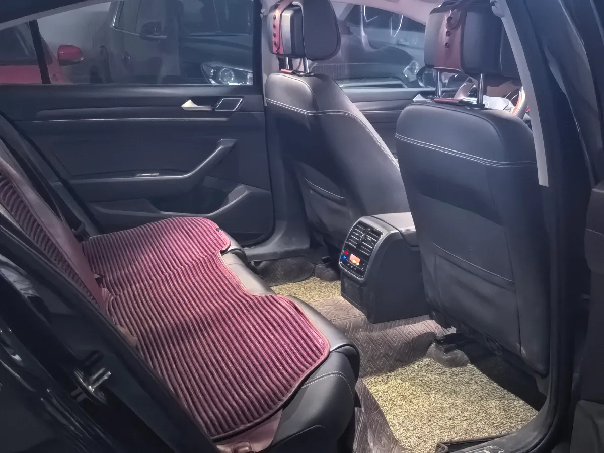 2020 Volkswagen Magotan 2.0T 186HP L4 7DCT,autocango,china used car exporter,china ev exporter,chinese used car exporter,chinese used ev exporter