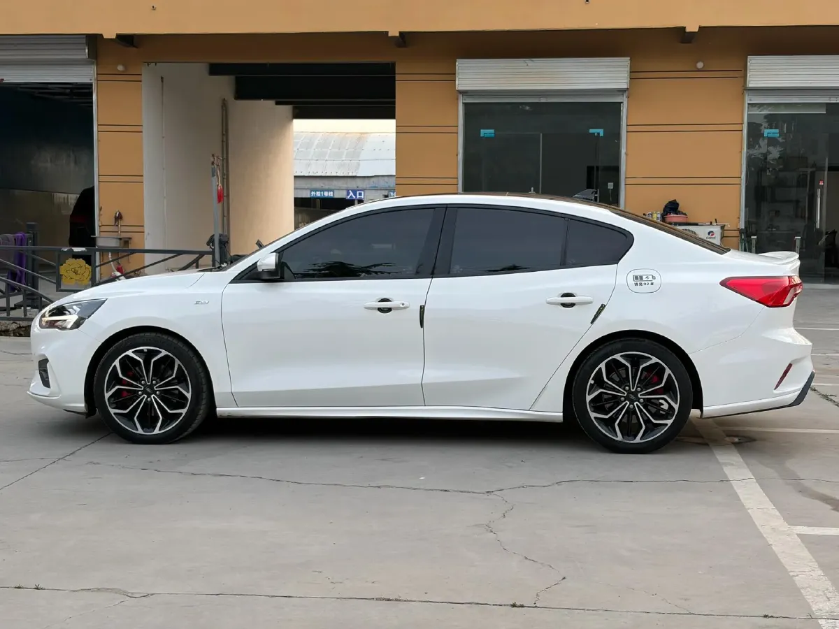 2020 Ford Focus 1.5T 174HP L3 8AT,autocango,china used car exporter,china ev exporter,chinese used car exporter,chinese used ev exporter