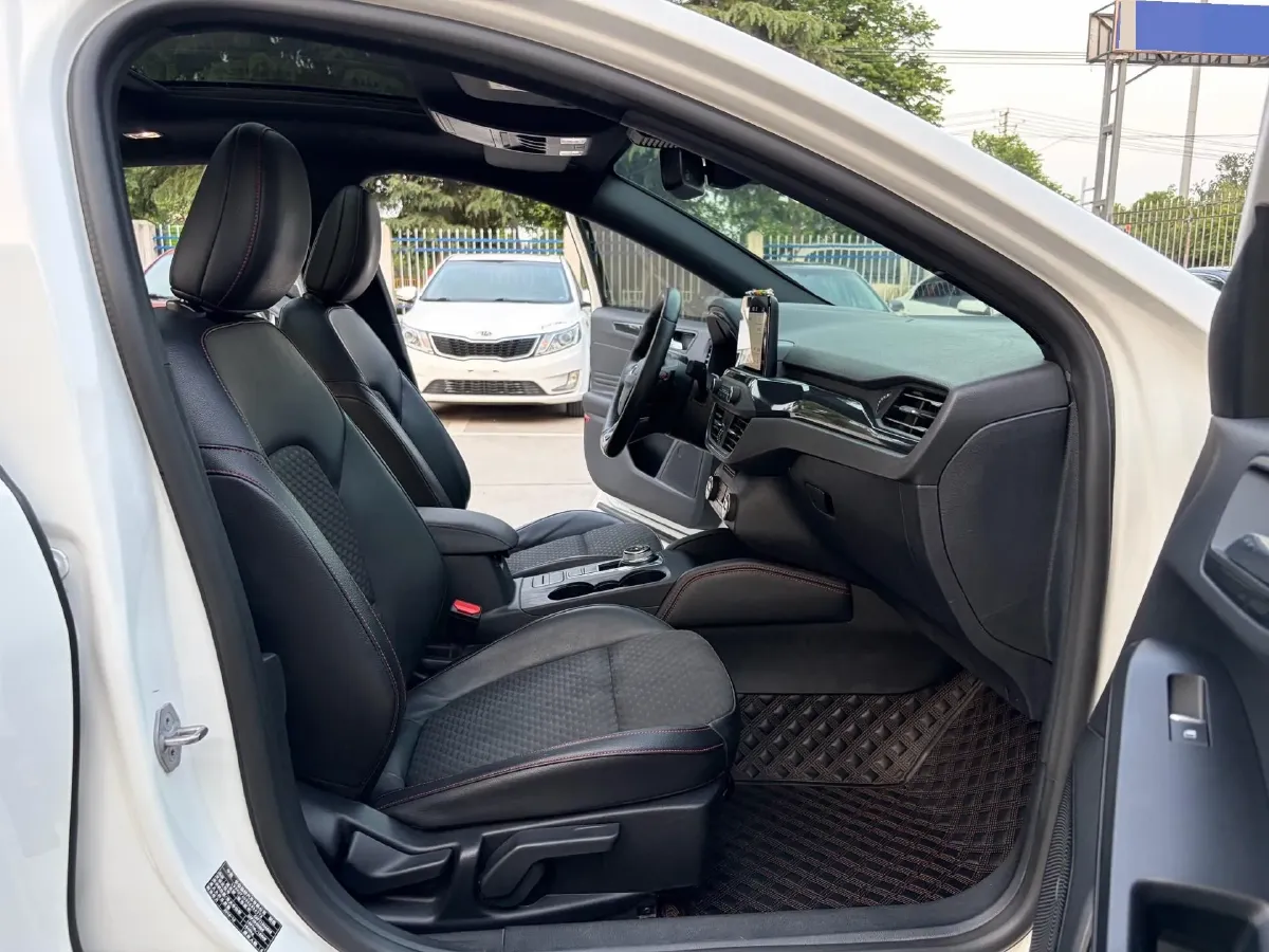 2020 Ford Focus 1.5T 174HP L3 8AT,autocango,china used car exporter,china ev exporter,chinese used car exporter,chinese used ev exporter