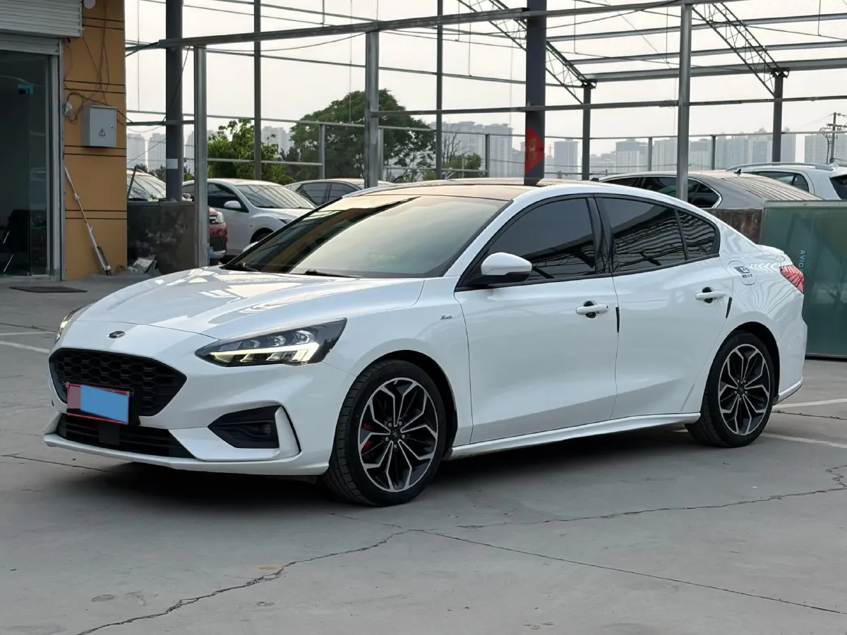 2020 Ford Focus 1.5T 174HP L3 8AT,autocango,china used car exporter,china ev exporter,chinese used car exporter,chinese used ev exporter